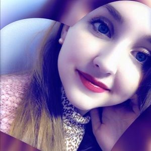 Meet your Posher, Holly